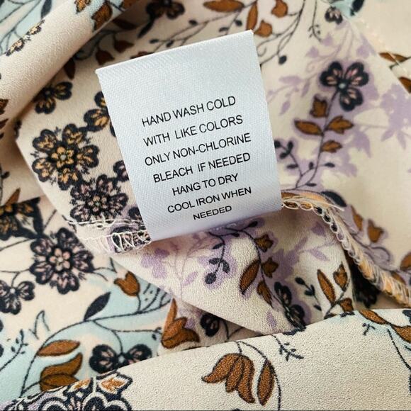 Black Rainn | @ Flowing Floral Roll Sleeve Blouse - Picture 4 of 9